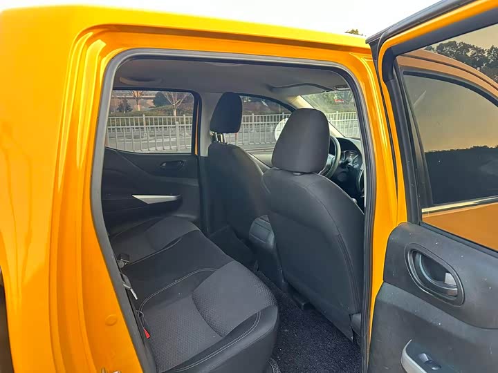 Nissan Navara 2021 2021款 2.5L 改款 手动两驱智尊型QR25