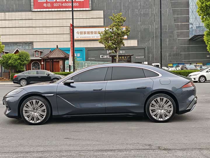 Denza Z9 2024 2024款 1100km 四驱Ultra版