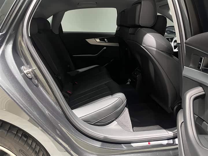 Фото 9 - Audi A4L