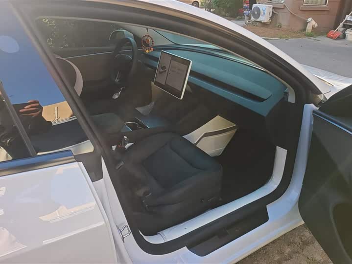 Tesla Model 3 2025 2025款 后轮驱动版