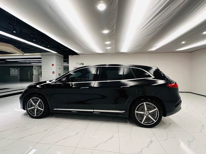 Фото 8 - Mercedes-Benz EQS SUV