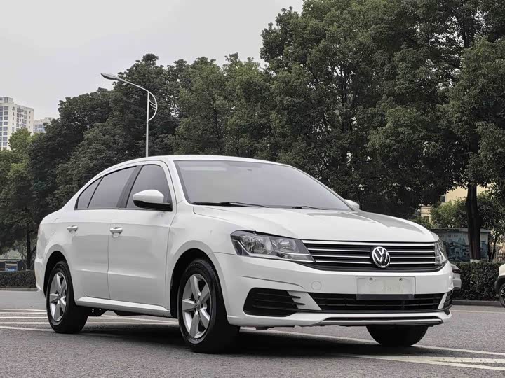 Фото 3 - Volkswagen Lavida