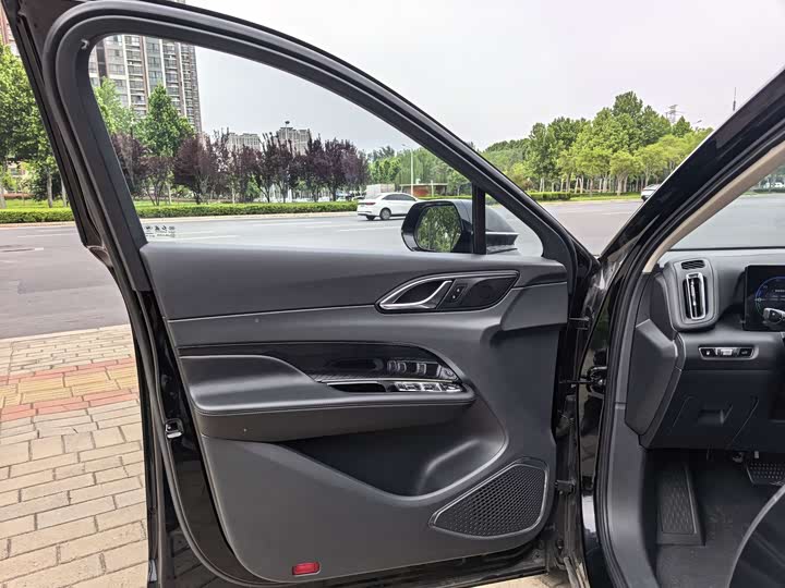 Фото 7 - Hongqi HS3 Hybrid