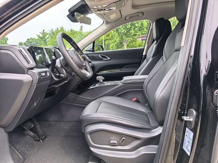 Фото 9 - Hongqi HS3 Hybrid