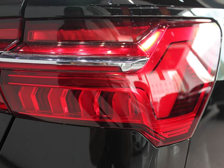 Фото 7 - Audi A6L