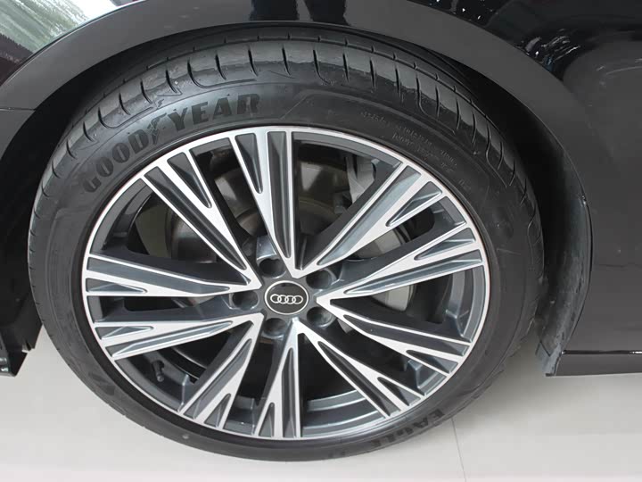 Фото 8 - Audi A6L