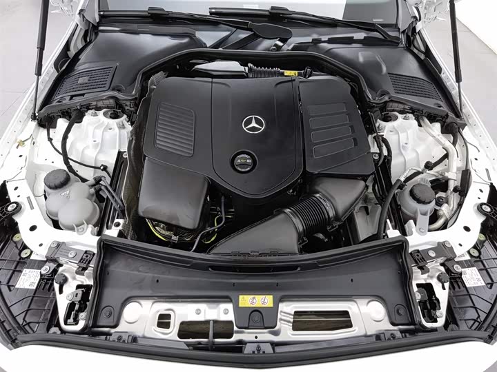 صورة 6 - Mercedes-Benz C-Class