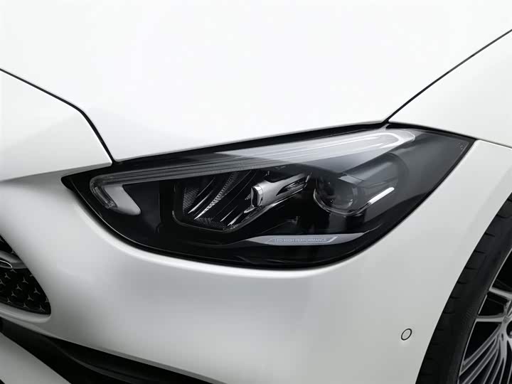صورة 7 - Mercedes-Benz C-Class
