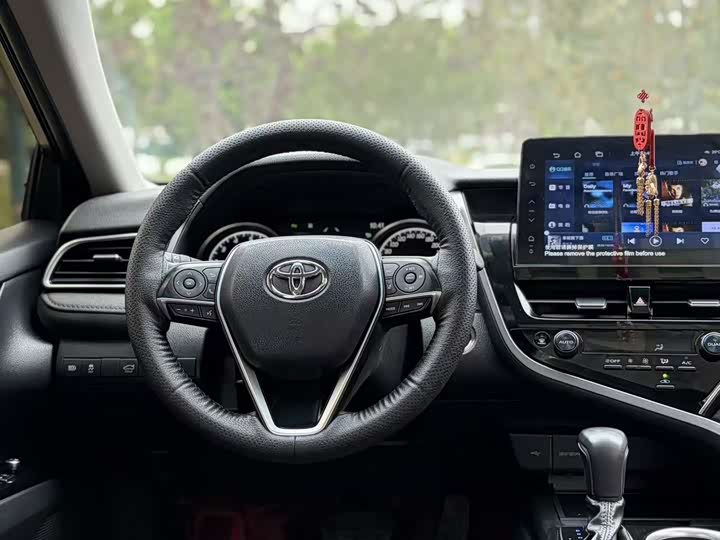 Фото 8 - Toyota Camry