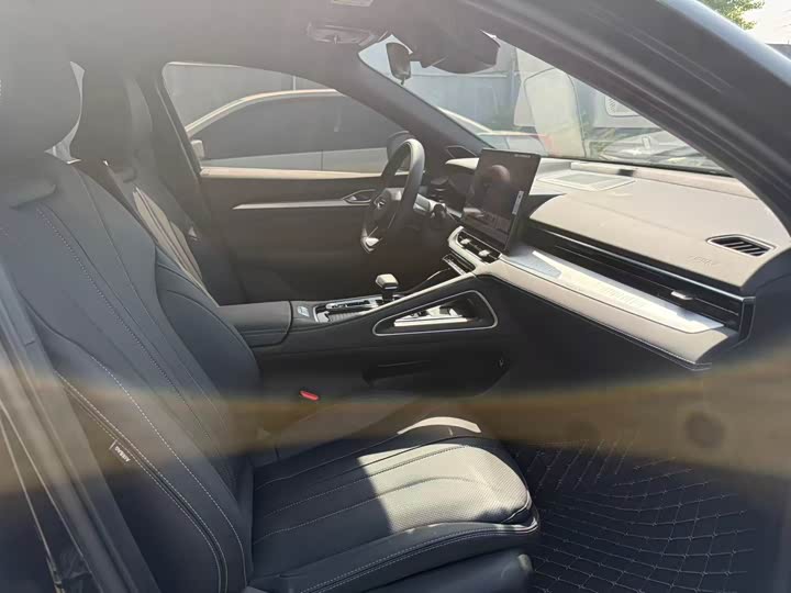 Фото 7 - Geely Preface