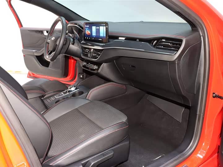 Ford Focus 2021 2021款 三厢 EcoBoost 180 自动ST Line
