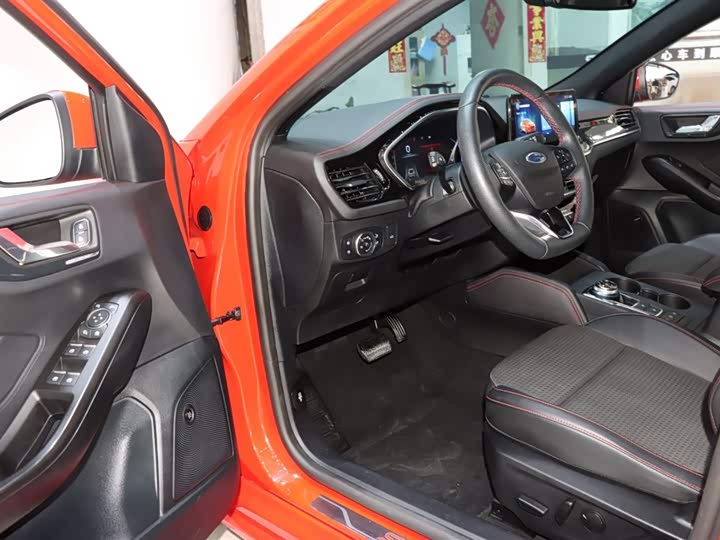 Ford Focus 2021 2021款 三厢 EcoBoost 180 自动ST Line