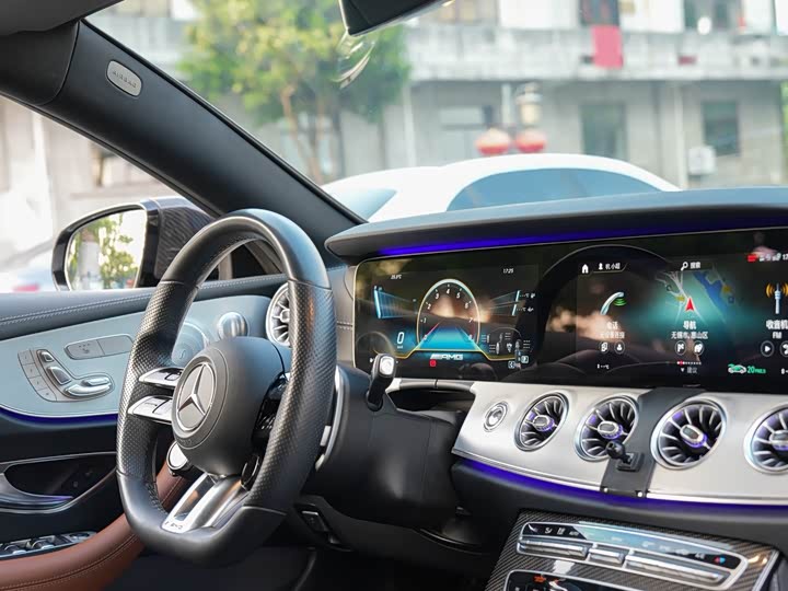 Photo 9 - Mercedes-Benz E-Class AMG