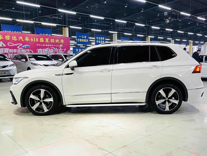 Фото 5 - Volkswagen Tiguan L Pro