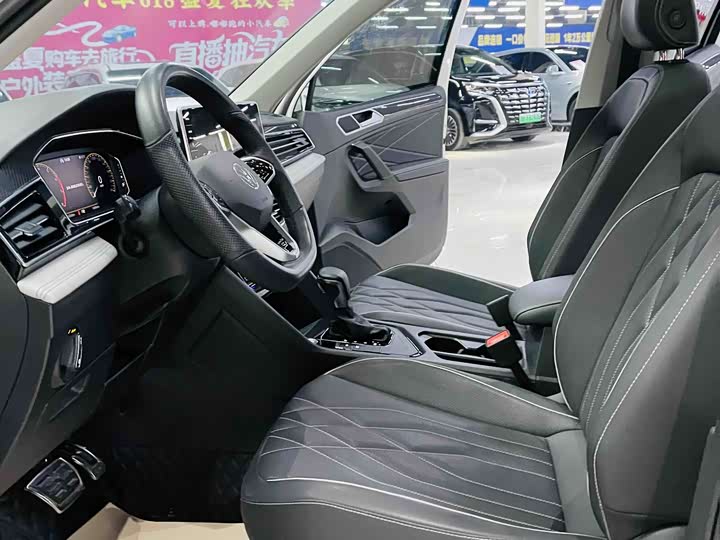 Фото 7 - Volkswagen Tiguan L Pro