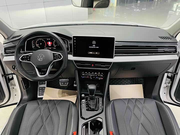 Фото 9 - Volkswagen Tiguan L Pro