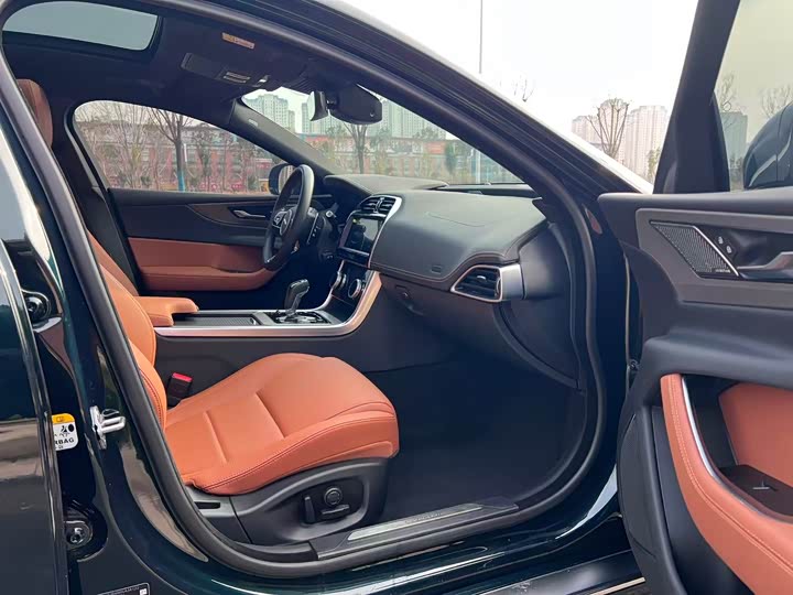 Jaguar XE L 2024 2024款 2.0T 250PS R-DYNAMIC S进取运动版