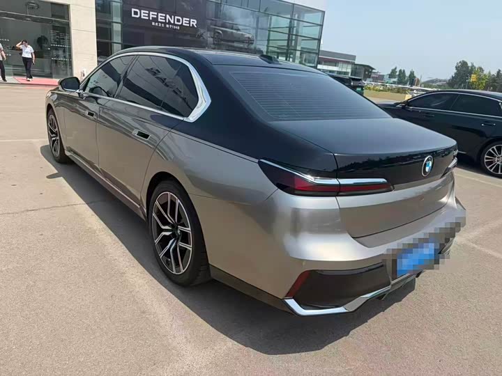 Фото 3 - BMW 7 Series