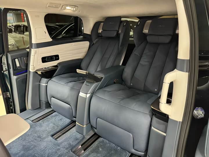 Buick GL8 Century 2025 2025款 2.0T 四座私享版