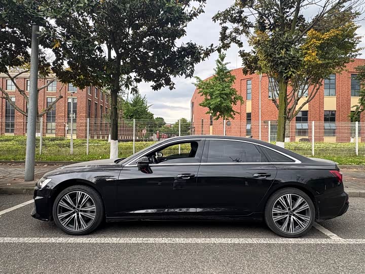 Фото 5 - Audi A6L