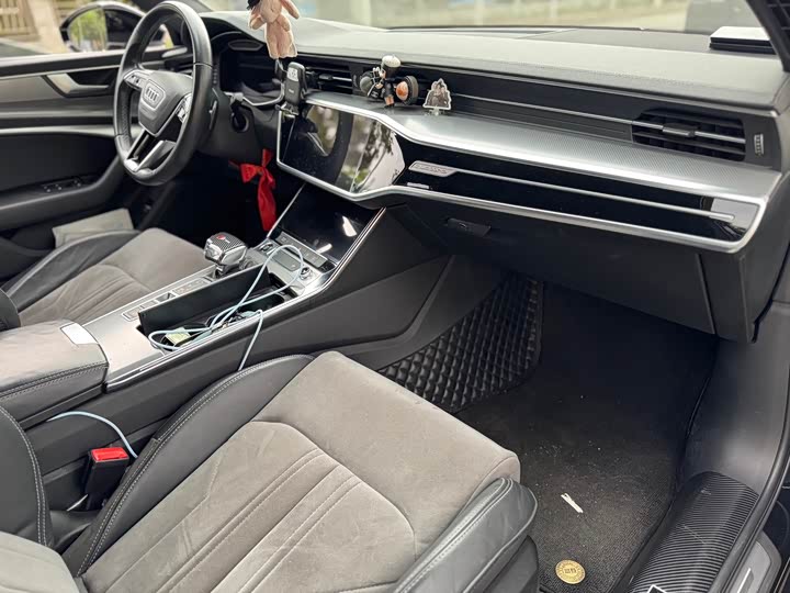 Фото 9 - Audi A6L