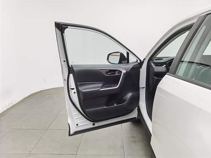 Toyota RAV4 2021 2021款 2.0L CVT两驱都市版