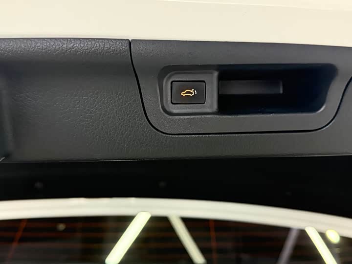 Фото 9 - Mercedes-Benz C-Class