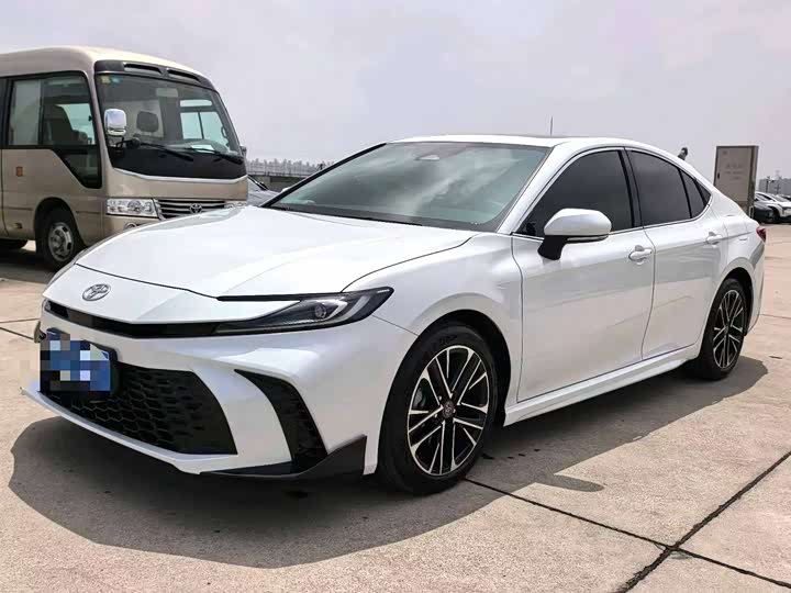 Фото 1 - Toyota Camry