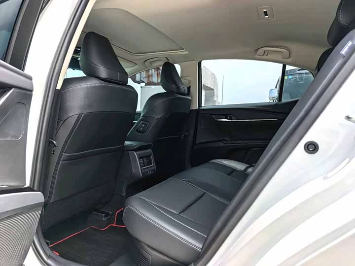 Фото 6 - Toyota Camry