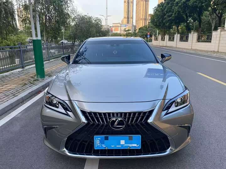 Фото 2 - Lexus ES