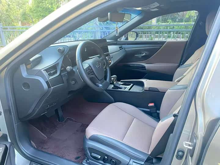 Фото 4 - Lexus ES