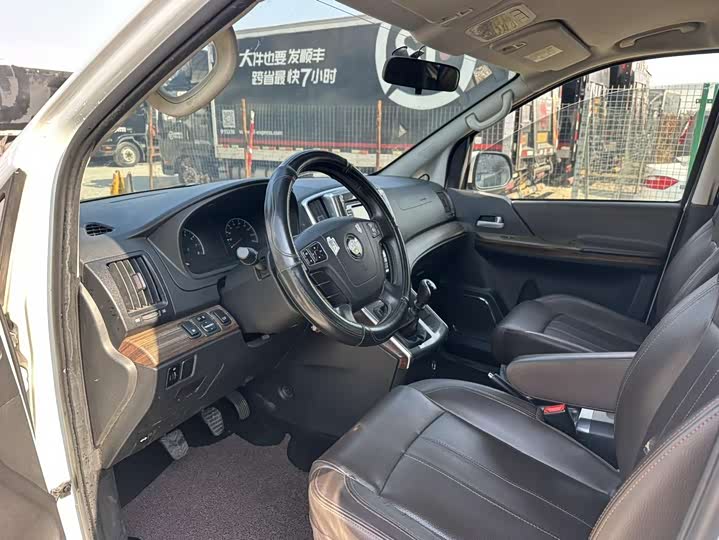 Dongfeng Forthing Lingzhi Plus 2021 2021款 旅行版 2.0L 手动豪华型 7座