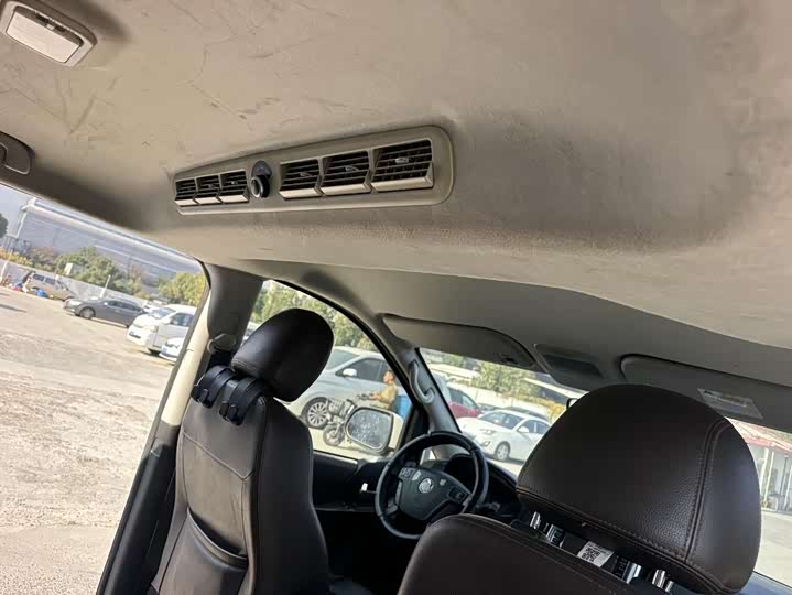 Dongfeng Forthing Lingzhi Plus 2021 2021款 旅行版 2.0L 手动豪华型 7座