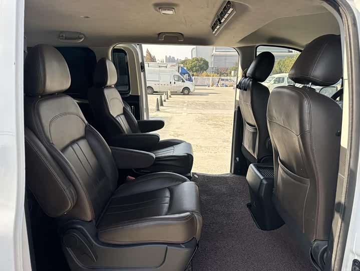 Dongfeng Forthing Lingzhi Plus 2021 2021款 旅行版 2.0L 手动豪华型 7座
