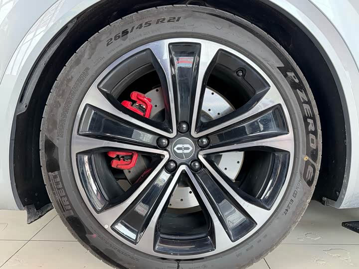 Aito M8 2025 2025款 增程 Ultra版 53.4kWh 5座版 (192线激光雷达）