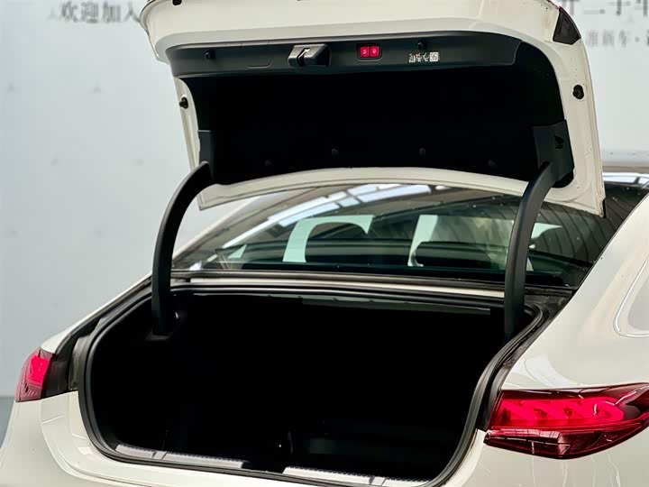 2025 Mercedes-Benz EQE