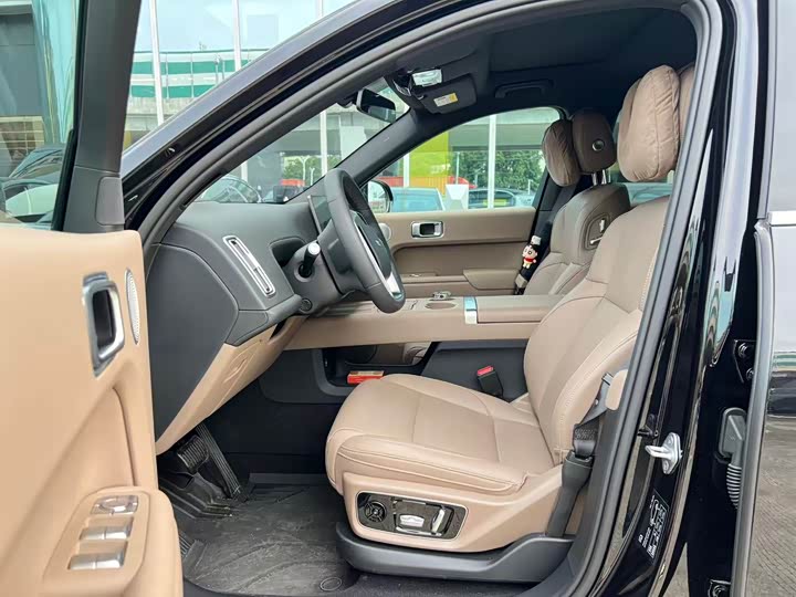 2025 LiXiang L7