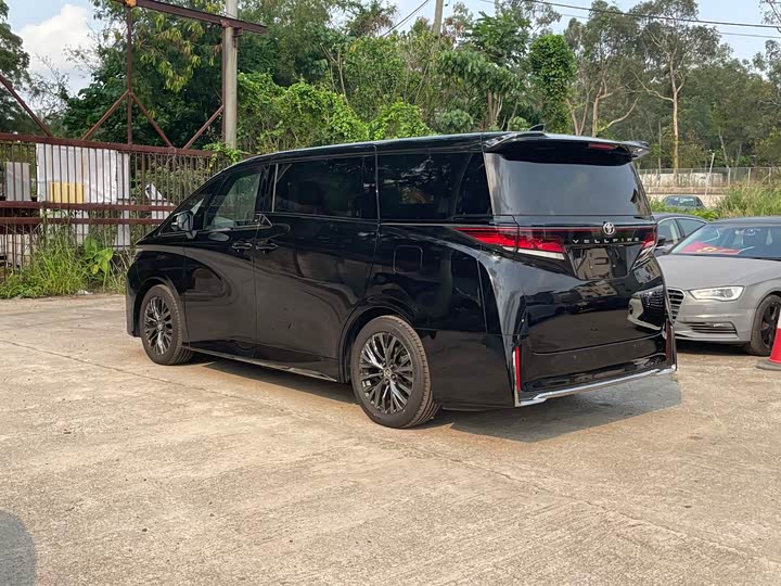 2025 Toyota Vellfire