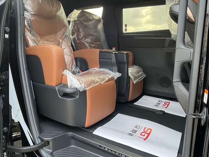 Toyota Vellfire 2025 2025款 皇冠 双擎 2.5L 墨金行政版