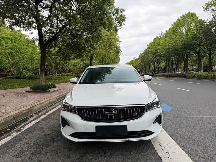 Фото 2 - Geely Emgrand