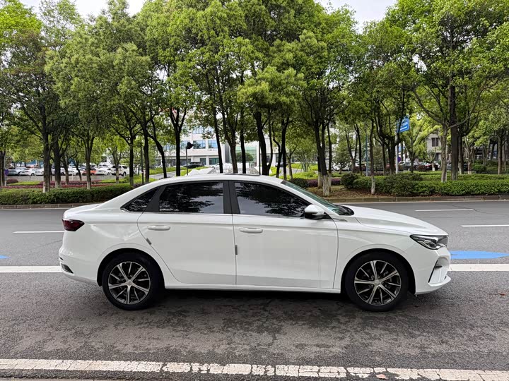 Фото 4 - Geely Emgrand