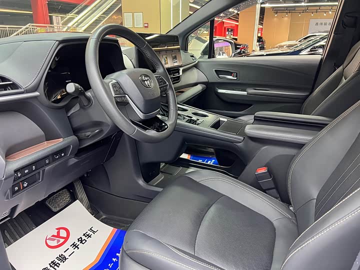 Toyota Sienna 2024 2024款 2.5L混动 臻享尊贵版