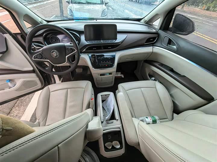 Photo 6 - Buick GL8 ES