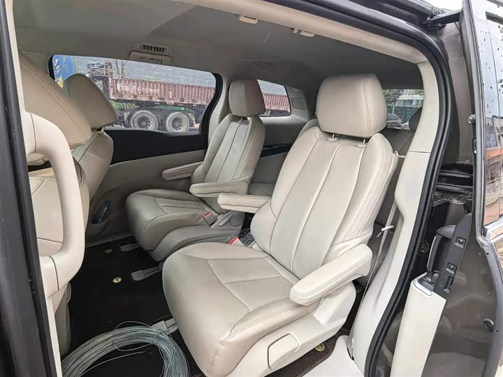 Photo 7 - Buick GL8 ES