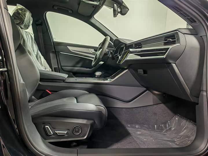 Audi A6L 2026 2026款 40 TFSI 豪华动感型