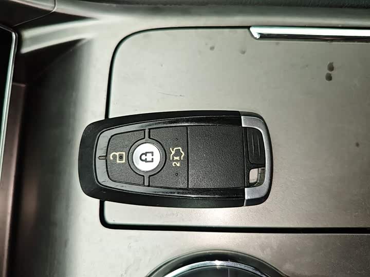 Фото 9 - Ford Mondeo