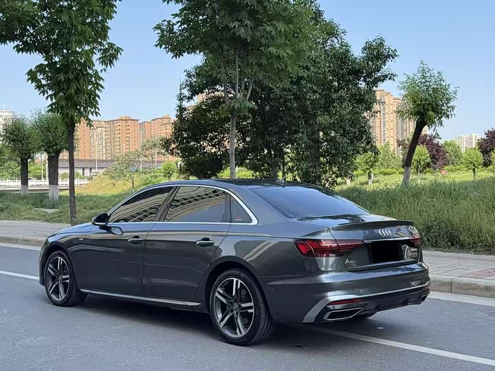 Фото 6 - Audi A4L