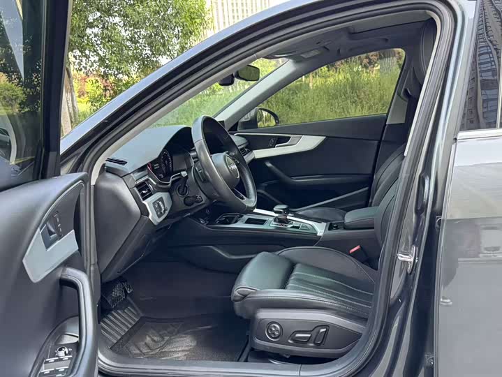 Фото 8 - Audi A4L