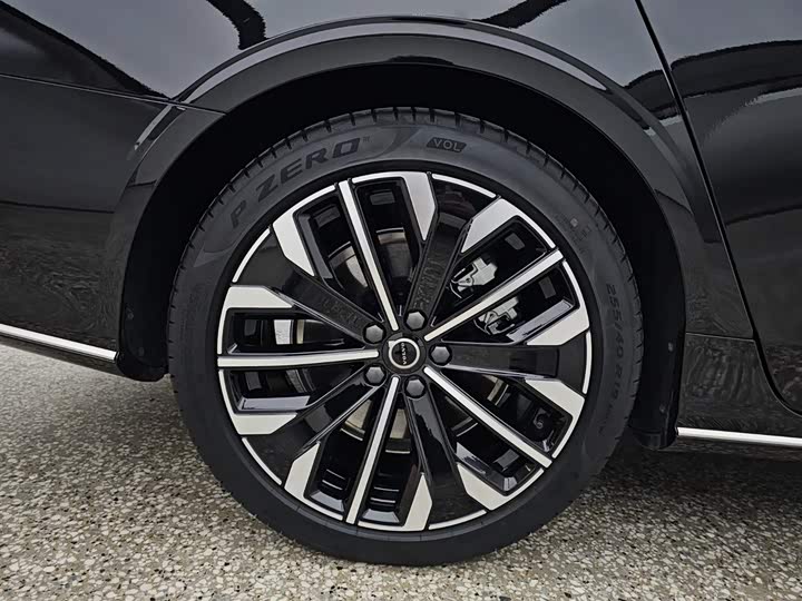 Volvo S90 Hybrid 2026 2026款 插电式混动 四驱长续航智雅豪华版