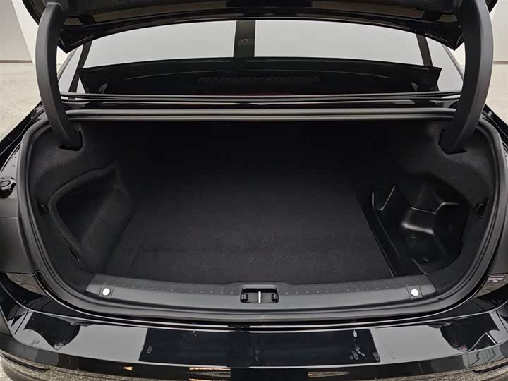 Volvo S90 Hybrid 2026 2026款 插电式混动 四驱长续航智雅豪华版